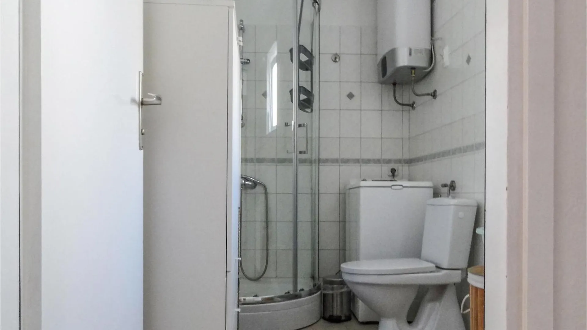 Awesome Apartment In Unije With Wifi