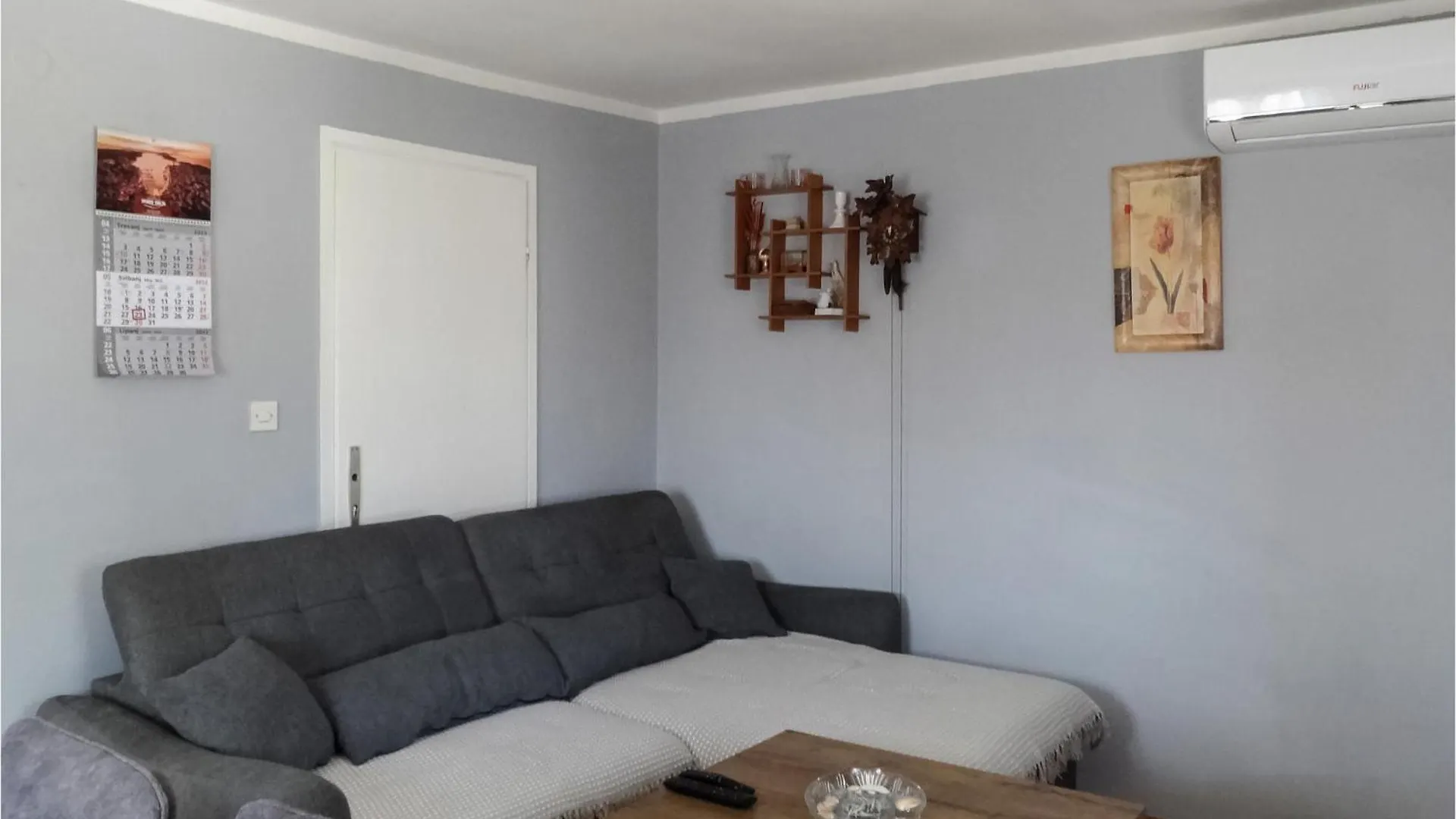 Awesome Apartment In Unije With Wifi