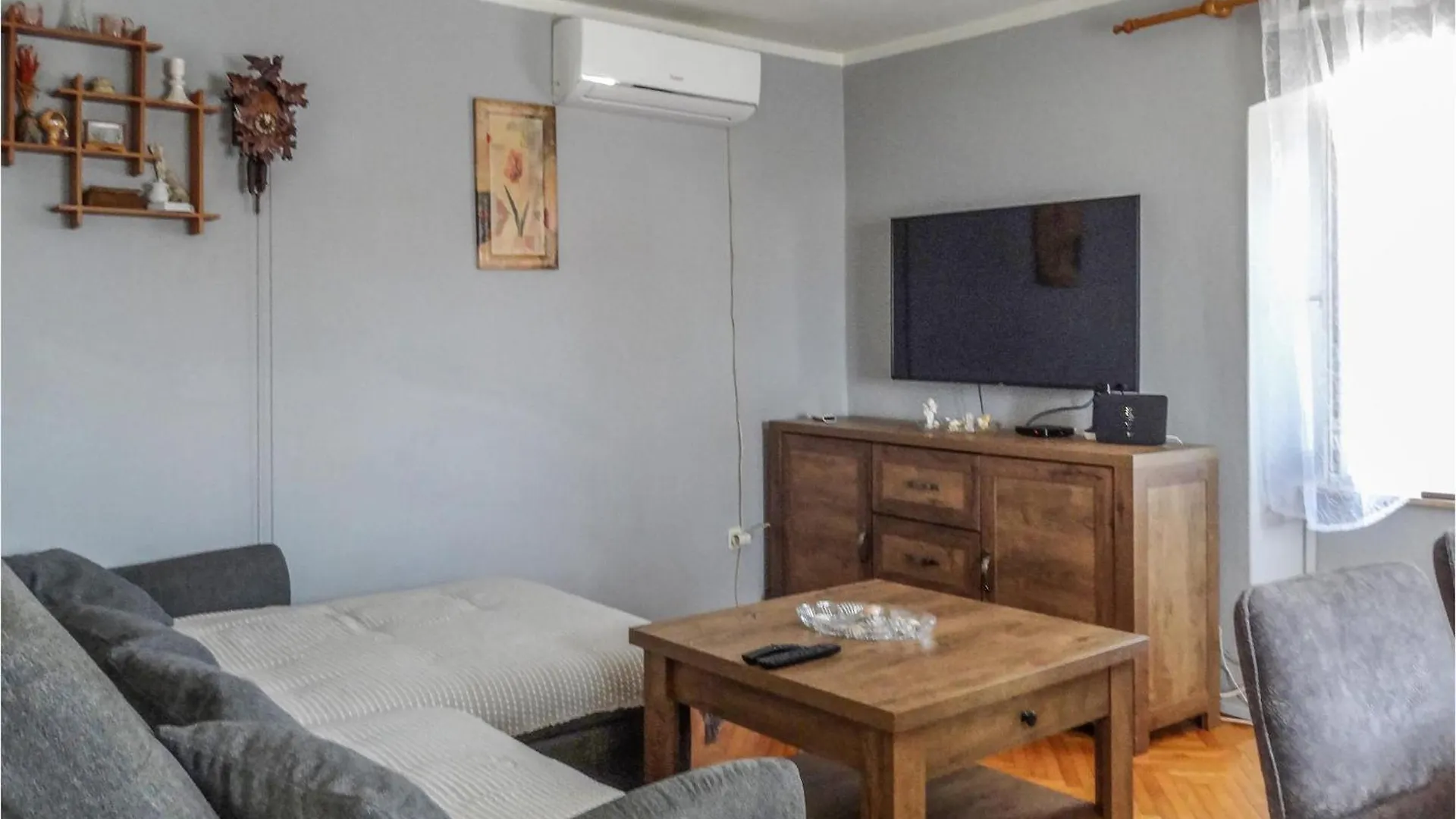 Awesome Apartment In Unije With Wifi